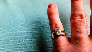 �y���������z�l�b�N���X�@�S�[���h�b�h�N���_�����O�T�C�Y���C���X�g�[�� 9ct gold claddagh ring love, loyalty amp; friendship size p rhinestone