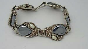 yzlbNX@Be[W|[hfUCX^[OVo[w}^Cgp[uXbgvintage polish arts amp; crafts design sterling silver hematite amp; pearl bracelet