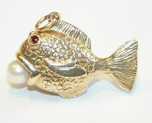 yzlbNX@Be[WZbgOvintage 9ct gold fish charm with cultured pearl amp; stone set eyes 71 grams