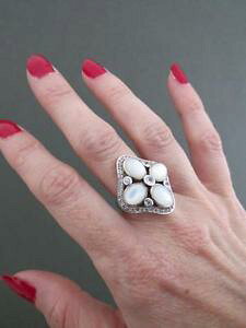 yzlbNX@Be[WVo[NI[cvintage silver crystal quartz mother of pearl ring