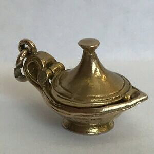 �y���������z�l�b�N���X�@�r���e�[�W�\���b�h�����v�S�[���hfine quality vintage solid 9ct gold genie in lamp opening charm 22cm 1961 53g