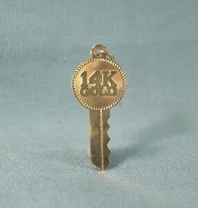 yzlbNX@S[hL[y_g\bhktCG[S[hM[VFNA14k gold key pendant charmvintage solid 14kt yellow gold585 auguillochecrea