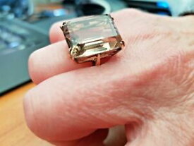 【送料無料】ネックレス　レディースイエローゴールドエメラルドスモーキークオーツリングカットladies 9ct yellow gold emerald cut smoky quartz ring in excellent condition