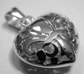 【送料無料】ネックレス　ktホワイトゴールドハートペンダントkaedesigns genuine 9ct 9kt white gold heavy filigree heart pendant