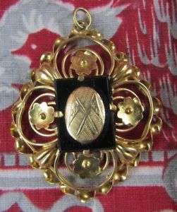 卸直営ネックレス　グランドメダルペンダントメダイヨンソリッドantique grand medal pendant medallion gold solid 18k decorated with floral