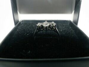 yzlbNX@zCgS[hOTCY18ct white gold half eternity ring size m