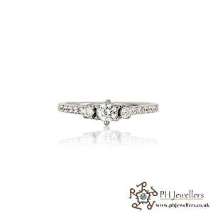 �y���������z�l�b�N���X�@�z���C�g�S�[���h�T�C�Y18ct 750 white gold engagement ring cz size l wgr8