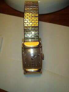 �y���������z�@�r���v�@�����Ybulova mens wrist watch circa 1940