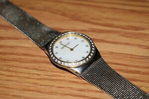 【送料無料】 腕時計 ベーリングクラシックレディースシルバーメッシュスワロフスキークリスタルウォッチbering classic ladies silver mesh swarovski crystal watch 12430010