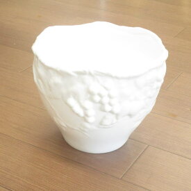鉢カバー(プランターカバー) 陶器製 『ぶどう M ホワイト』 径22×高さ18cm ポルトガル製の輸入 おしゃれな鉢カバー