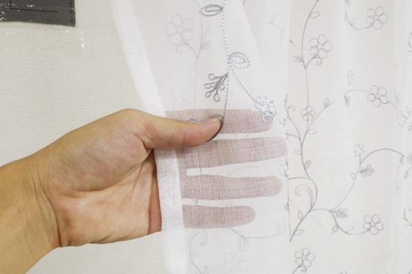 刺繍 レースカーテン 2枚組 / 100cm×198cm / ホワイト 花柄 洗える アジャスターフック 『ホッパー』 九装[21] | 本家屋