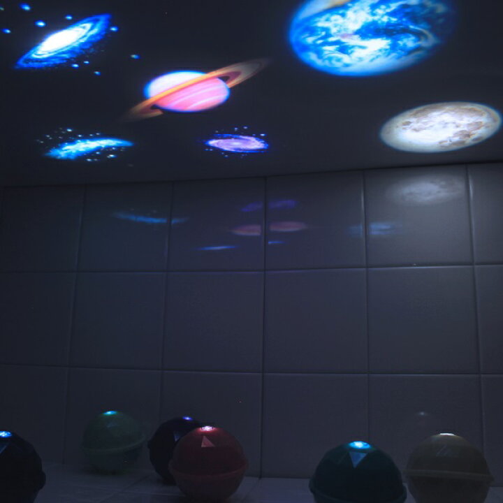 楽天市場 惑星を映し出す防滴仕様のドーム型プロジェクター Projector Dome プロジェクタードーム 天体 プラネタリウム 宇宙 風呂 バス ルームライト 地球 月 土星 銀河 アンドロメダ 天の川 天井 子供 おしゃれ 癒し シンプル おしゃれ インテリア オシャレ
