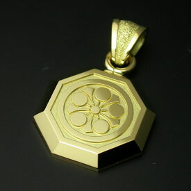 家紋ペンダント・八角・中K18金ゴールド・松コースFamliycrest 彫刻 彫金 gold 純金 YG 750caratgold 相場 無垢 グラム 大きい メンズ サイズ 22 ネックレス バチカン チェーン ペンダントトップ 石留め 名入れ オーダー
