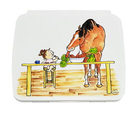 抗菌コンパクトマルチケース【にんじん、きらい】Illustration by チアブーコ国産マスクケース抗菌仕様　嬉しいミラー付き馬柄マスクケース　馬グッズのホースシューオリジナル