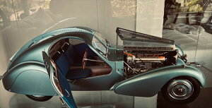 �~�j�J�[�@1936�@�u�K�b�e�B T57�@SC�@�A�g�����e�B�b�N�@�u���[���^���b�N�F�@1/8�@�A�g�����e�B�b�N�@�@1/8�@IXO-MODELS�@BUGATTI - TYPE 57 SC ATLANTIC 1936 - LIGHT BLUE MET�@�g�ݗ��ăL�b�g�y�\�񏤕i�z