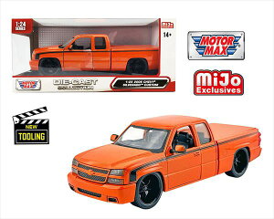 �~�j�J�[�@1/25�@2006�@�V�{���[�E�V���o���[�h�@�I�����W�F�@1:25 Chevy Silverado Extended Cab 2006 Custom�@MOTORMAX�y�\�񏤕i�z