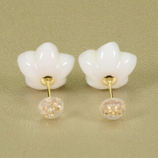 白珊瑚プルメリアのピアス