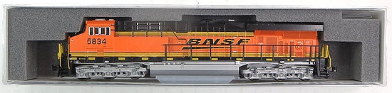 鉄道模型 タイムセール Nゲージ 中古 KATO 176-8916 （訳ありセール 格安） アメリカ：BNSF鉄道 ※車番：5834 ES44AC ディーゼル機関車 GE A
