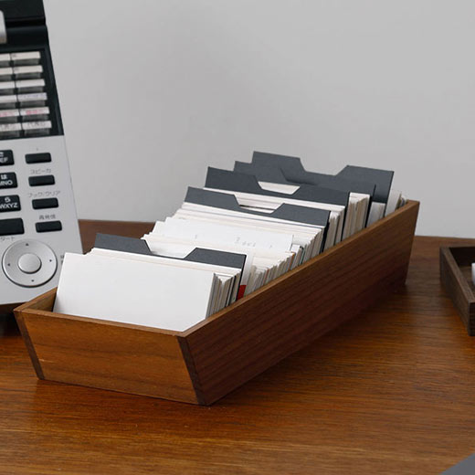 カードホルダー バトラー 名刺ホルダー 名刺入れ カードケース 収納 整理 机上収納 名刺整理箱 名刺ボックス インデックス 天然木 日本製