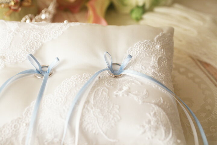 楽天市場 リングピロー クラシカル 完成品 クリアボックス付き ブライダル リング ピロー ウエディング 結婚式 リングガール リングボーイ 小物 ファーストピロー ウェディング サムシングブルー 上品 シンプル あす楽 春婚 ブライダルインナー ハグ