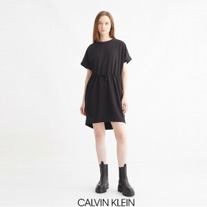 �ySALE 40��OFF�zCalvin Klein (�J���o���N���C��)T �V���c �h���X�@ A-LOGO TAPE WAISTED�@J220579�@ �E�B�����Y�@�����s�[�X