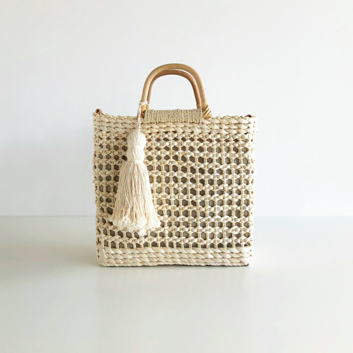 楽天市場 スクエアバスケットバッグ カゴバッグ 夏素材 ショルダー バッグ 軽量 レディース カゴ ナチュラル ベージュ ハンドバッグ ハンドル バンブー 籠バッグ 春 夏 50代 30代 40代 鞄 バック プレゼント 女性 オシャレ Jaffna I Need More Shoes 楽天市場店