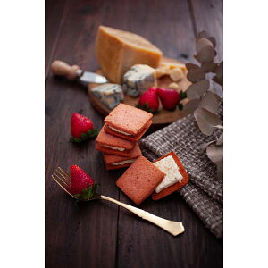 内祝い お返し 出産 メッセージカード 無料 東京 CHEESE CAVERY TOKYO チーズサンド あまおう 8個 チーズ サンドクッキー 贈り物 出産祝い お礼 結婚 入学 新築 快気 祝い 香典返し 七五三 お祝い返