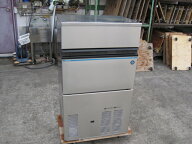 2022年製　【中古】ホシザキ　製氷機　IM-75M-1　75kg　単相100V　バーチカルタイプ　W700xD525xH1200mm…