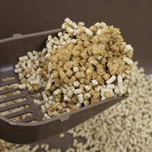 ヒノキ天然ひのきのねこ砂お徳用7L×2袋セット。砂の拡大(一粒の大きさ:約5mm〜1cm)