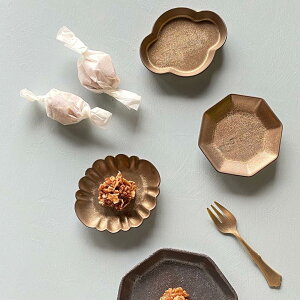 ゴールド 小皿 豆皿 金 美濃焼き 花型 雲形 八角 アンティーク調 上品 まめ皿 おしゃれ かわいい 美濃焼 食器 小物 お皿 花 八角皿 醤油皿 しょうゆ皿 薬味皿 花皿 醤油小皿 ギフト プレゼント