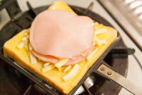バウルーでハムとチーズ