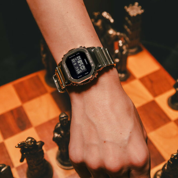 楽天市場】G-SHOCK メタルカバード GM-5600YM-8JF シルバー カシオ G 