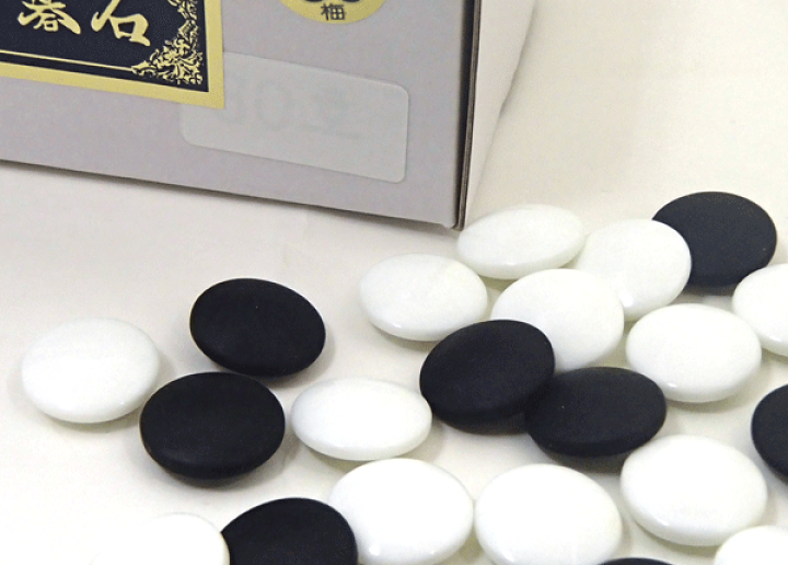 楽天市場】碁石 硬質ガラス碁石 打ち易い厚さの新生 梅（箱入り）白石