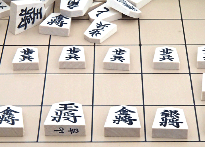 楽天市場】木製将棋盤セット 鈴付き駒根付つき 新桂二寸足付接合