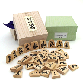 将棋駒　山形天童　黄楊特上彫　菱湖書体　桐駒箱付き