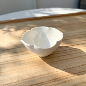 臼杵焼　USUKIYAKI 茶盃（雲） ホワイト USUKIYAKI研究所