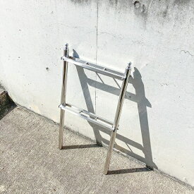 ステンレス製塔婆立、お墓用、石屋が使う塔婆立、錆びにくくキレイさが長持ちするステンレス製、3本の塔婆を一度に立てられる3コマタイプ