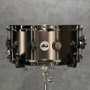 dw DRVD6514SVNBK [Collector's Satin Black Over Brass Snare 14×6.5 / Black Nickel Harare]