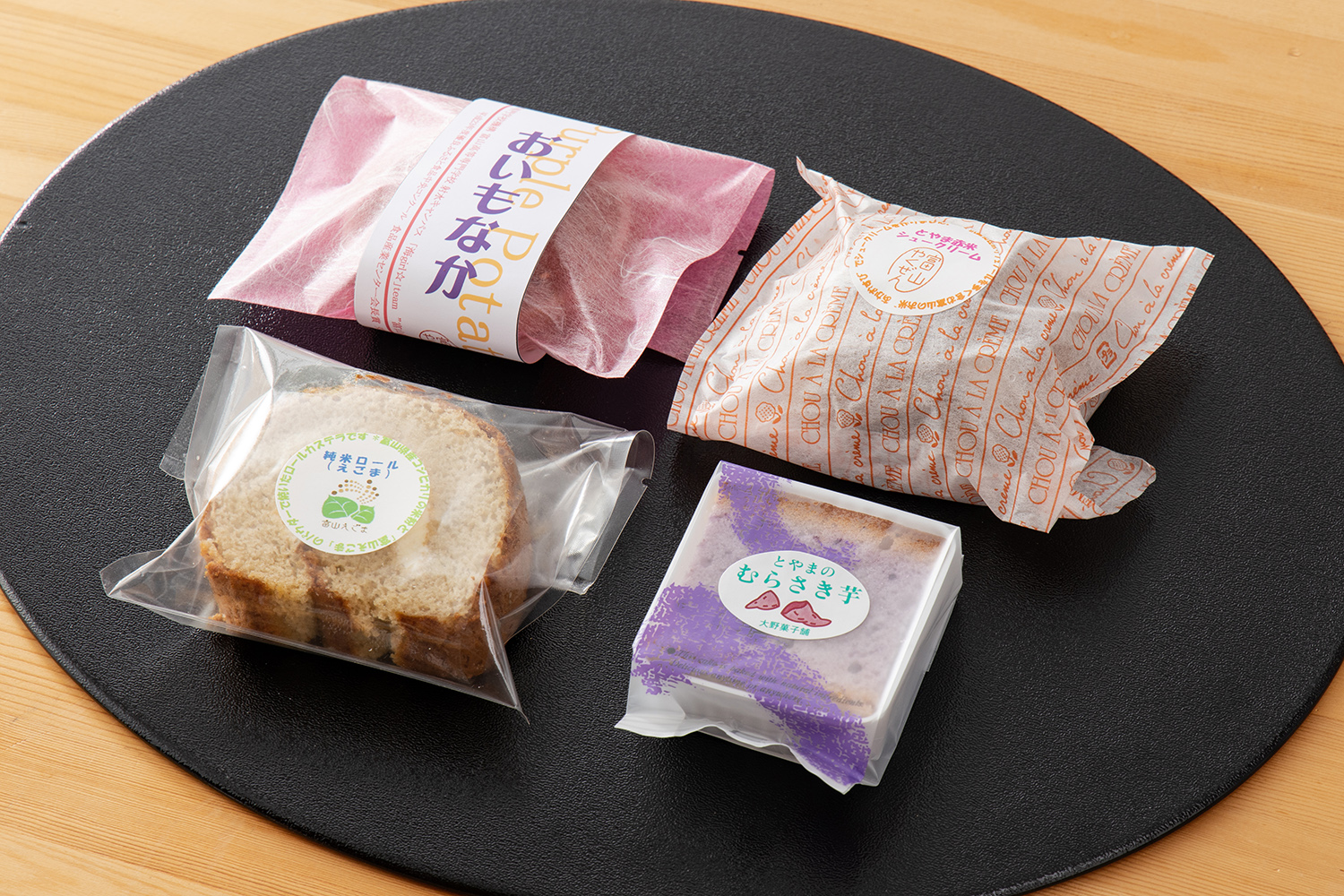４種×５個の20個の食べ比べセットです。(簡易箱での詰め合わせとなります) 「富山やくぜん」「富山えごま」食べ比べセット【送料無料＆30％OFFクーポン！】(富山 とやま シュークリーム もなか 最中 ロールケーキ カステラ 菓子 おかし おやつ 甘味 いも 芋 グルメ お土産 お歳暮 贈り物 ギフト プレゼント 送料無料)