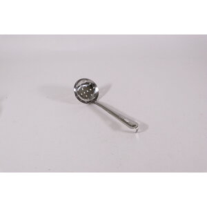 【エントリーでP10倍◆】カンダ (M) 汁杓子 穴明 カギ付 小 燕三条製 燕三条 国産 キッチン用品 キッチン 台所 食器 食事 雑貨 新生活 便利 調理 料理用 調理器具 便利グッズ 厨房 調理場 お