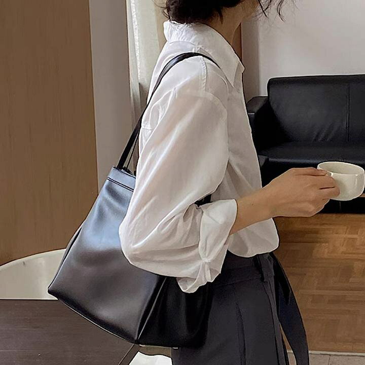 楽天市場】ニッチなデザイン レザー マグネット ショルダーバッグ  