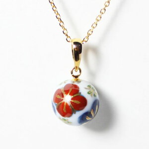 【工房限定オリジナル商品】他にはありません。可愛い小玉が胸元に輝く染錦花紋様。外国人お土産やプレゼントに最高!伊万里焼ペンダント。【楽ギフ_包装選択】【楽ギフ_メッセ入力】