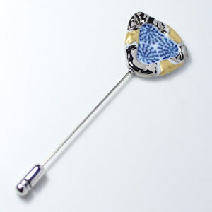 伊万里焼ピンブローチ。金やプラチナで縁取られた染付け蛸唐草文様作品。【工房限定オリジナル商品】他にはありません。プレゼントにも最高!【楽ギフ_包装選択】【楽ギフ_メッセ入力