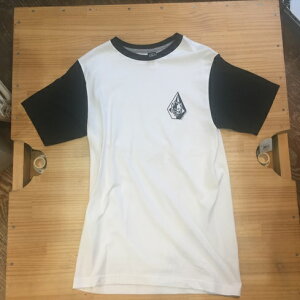 �{���R�� T�V���c �����Y ���� �v�����g �X�g���[�g �X�P�[�g �T�[�t �J�W���A�� �V�i Volcom BIG HEAD STONE S/S TEE �y���������z