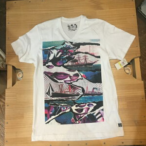�{���R�� T�V���c �����Y ���� �v�����g �X�g���[�g �X�P�[�g �T�[�t �J�W���A�� �V�i Volcom TOM TO RIDE S/S V-NECK TEE �y���������z