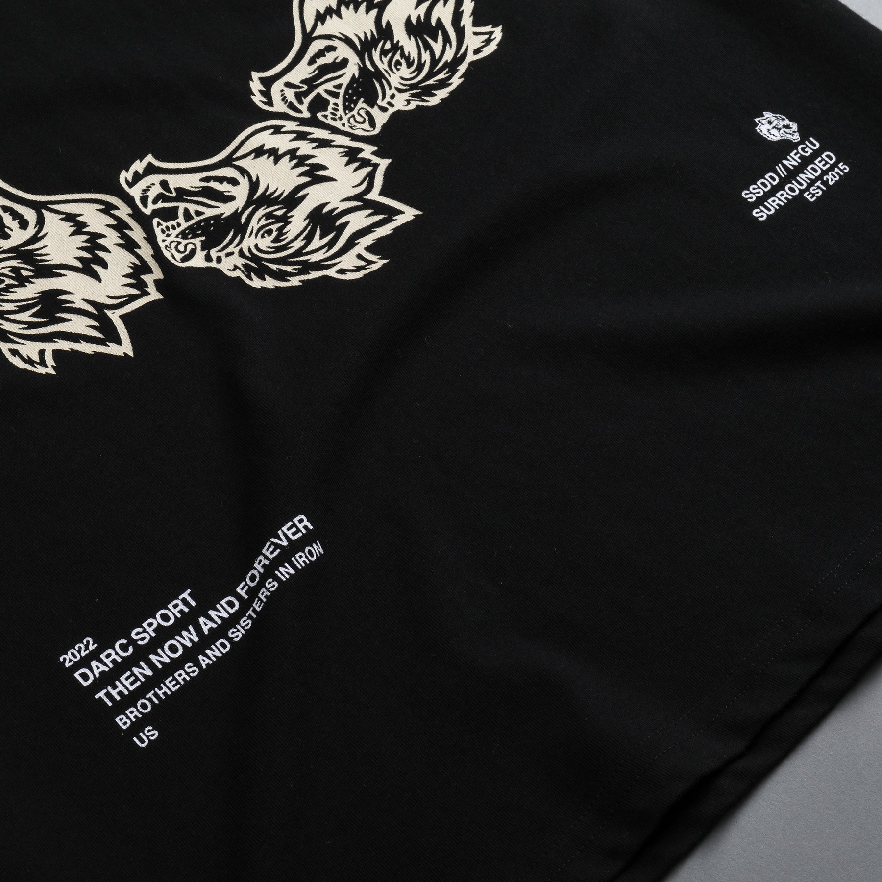 ダルクスポーツ DarcSport Tシャツ オーバーサイズ SURROUNDED BY WOLVES PREMIUM TEE ブラック 黒 半袖  トップス フィジーカー メンズ 筋トレ ジム ウエア 正規品[衣類] | s.s shop