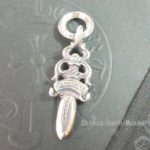  Vi  Ki Nn[c _K[ `[ y_ggbv Vo[ lbNXgbv  { Vbp[ bsO Brand New  Chrome Hearts Dagger charm pendant silver necklace box ribbon s