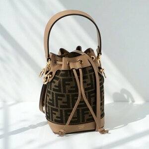 �t�F���f�B/FENDI ���f�B�[�X �V�����_�[�o�b�O �����g���]�[�� �X���[�� �Y�b�J�� FF�W���J�[�h �~�j�o�b�O �N���X�{�f�B 8BS093-ALP3