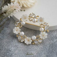 【マラソン限定P5倍】Jeweliss ブローチ ラコヴィナ Racovina 花 パール マザーオブパール ゴールド ジュ…