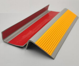 階段滑り止めテープ 階段すべり止めマット L型 折り曲げ 目立つ 自粘式 すべり止めシート 階段テープ ノンスリップテープ 転倒防止 安全対策 事故防止 介護 年寄り 子供 公共施設 屋外 PVCゴ